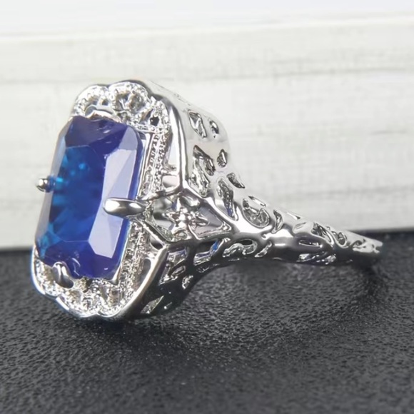 New - Fine Fashion Women’s Princess Cut Cubic Zirconia Faux Silver Wedding Ring - Picture 3 of 9